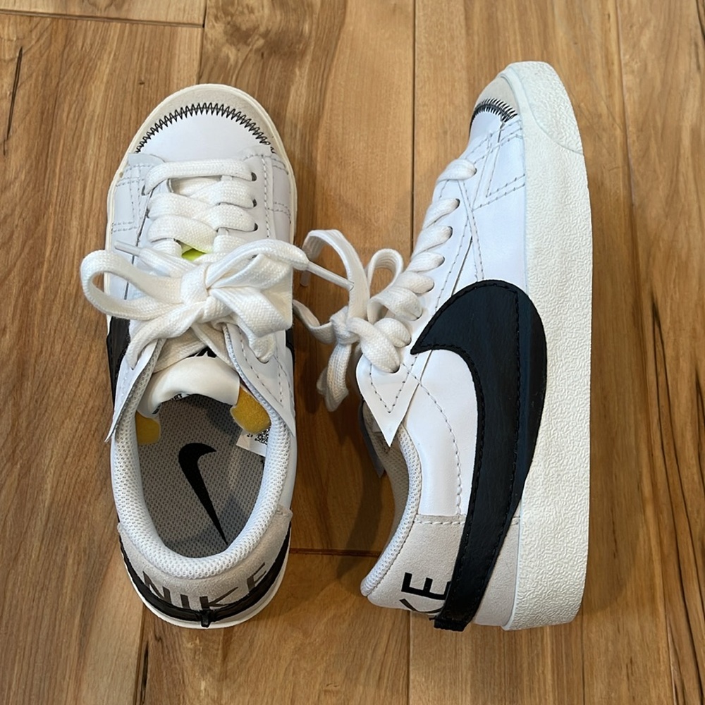 Nike ‘77 Low Blazer Shoes, size 9, only worn once!